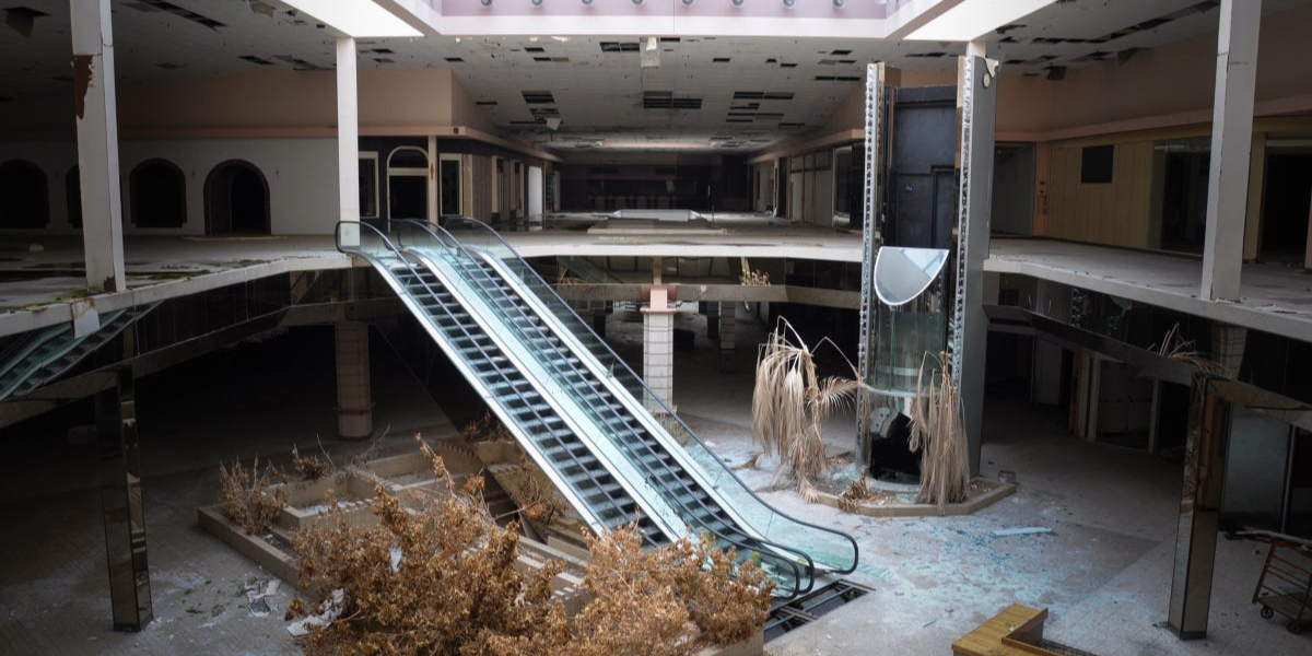 are shopping malls dying